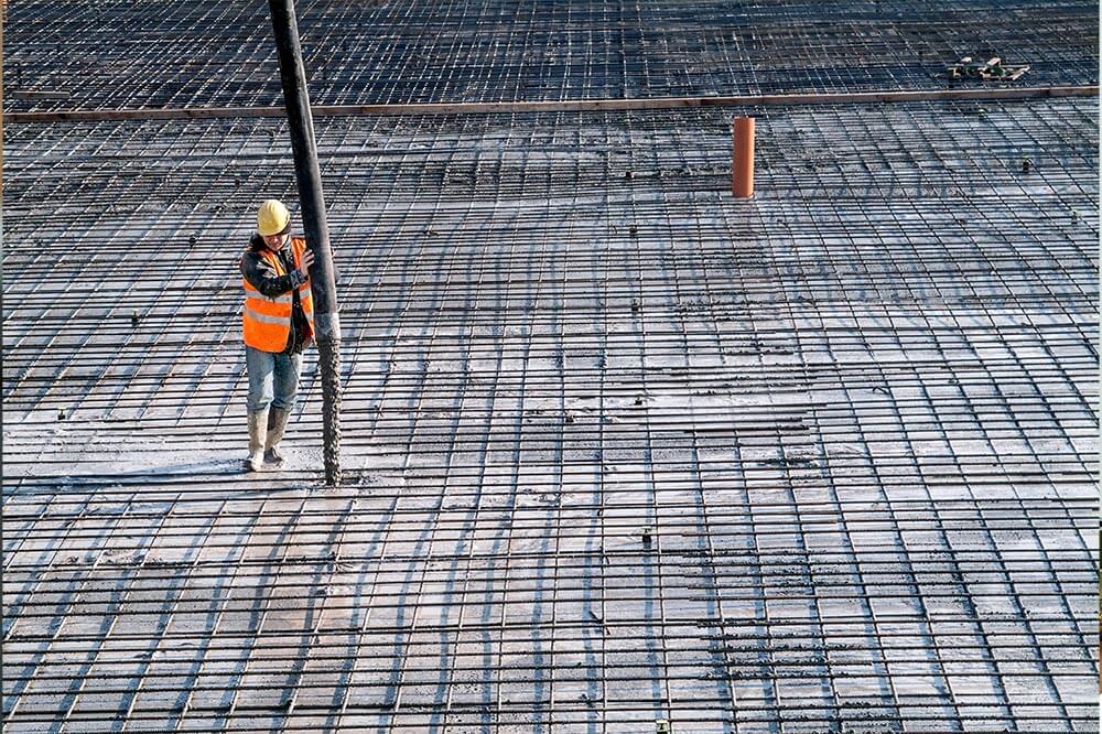 cmdqc3 construction worker pouring concrete